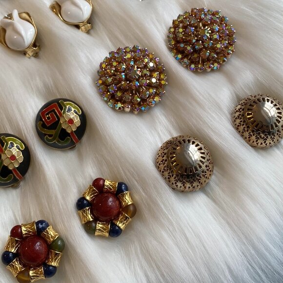 LARGE LOT VINTAGE EARRINGS (FURSTENBERG, TRIFARI, KJL, LEE, KRAMER, ROBERT) - Picture 13 of 16